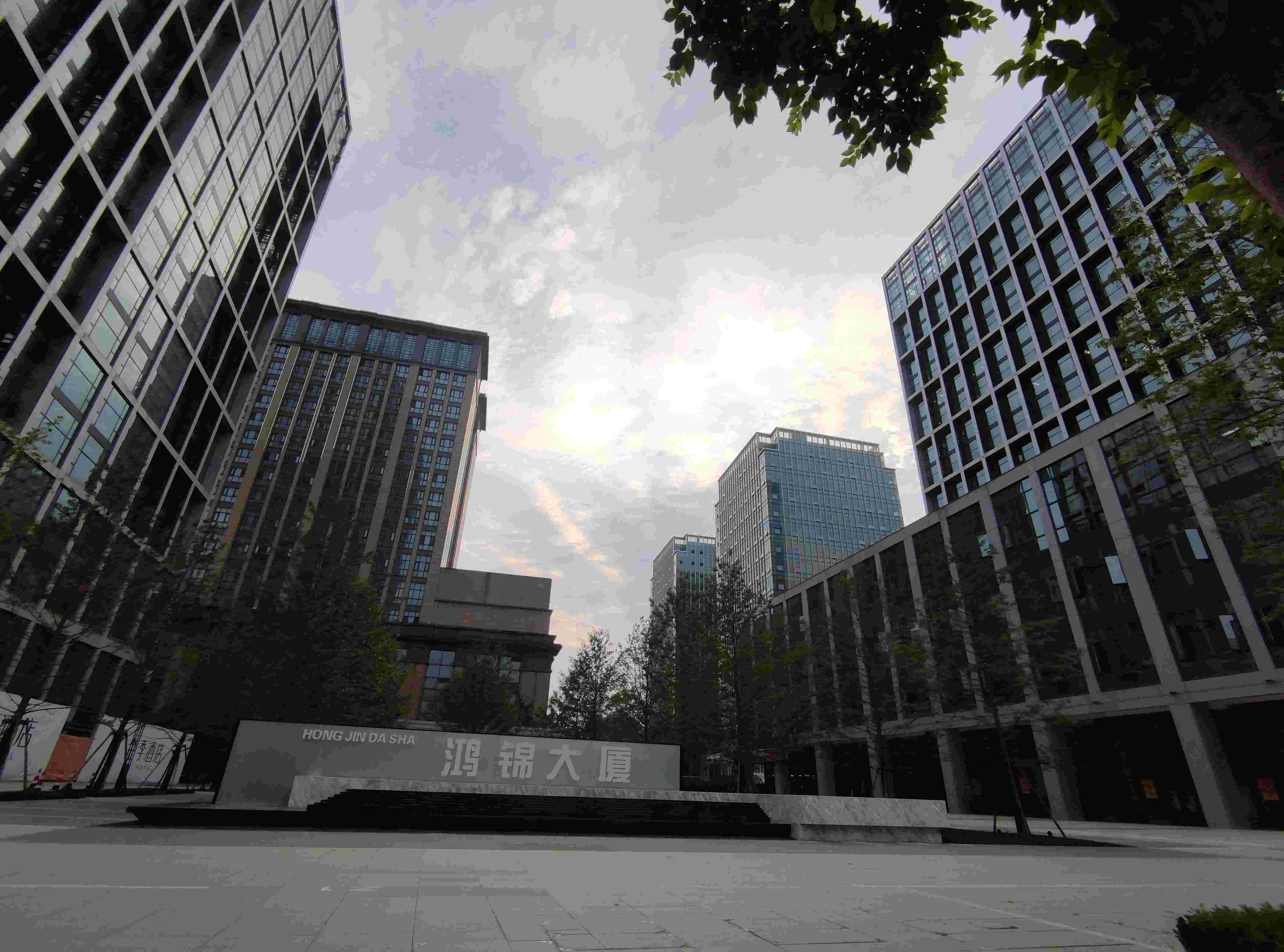 鸿锦大厦A、B楼改造加固工程